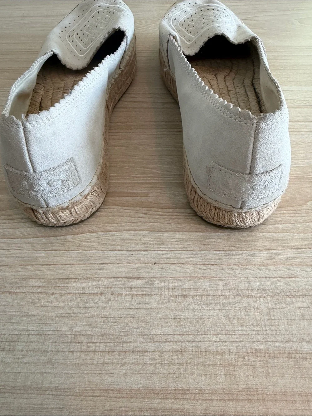 UGG Heidi Platform Espadrille Flats Suede Slip On Shoes. Size: 10.